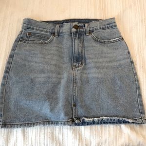 Billabong jean skirt size 27. Lightly worn.